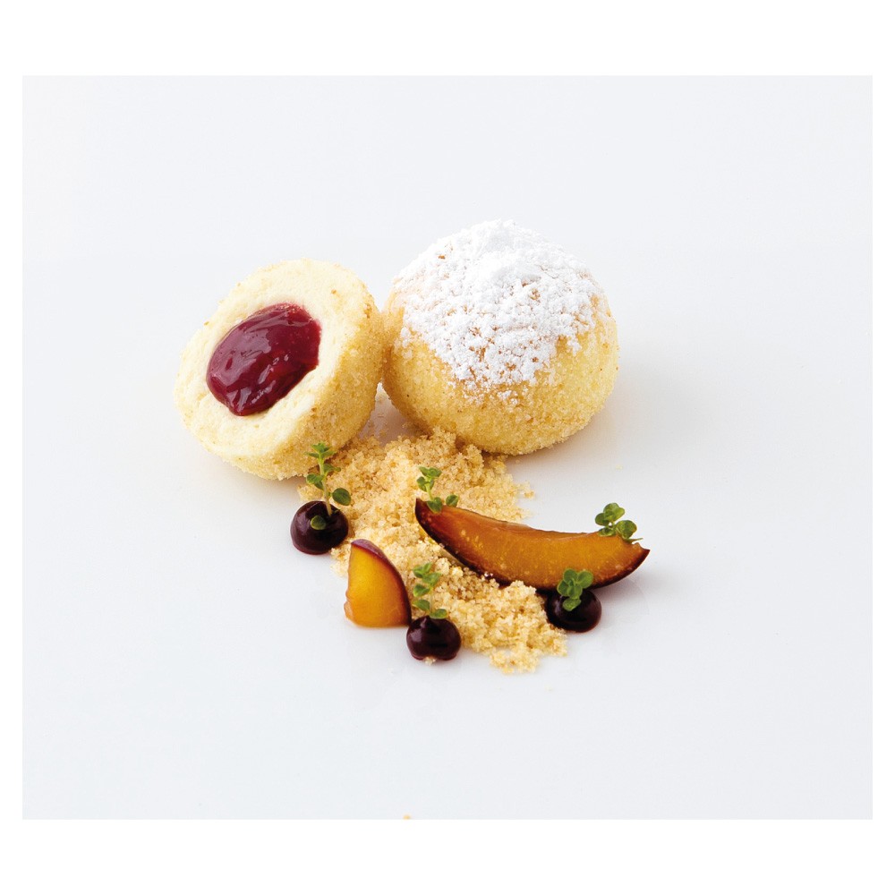 Caterline Quenelles mit Quarkfüllung und Pflaumen 