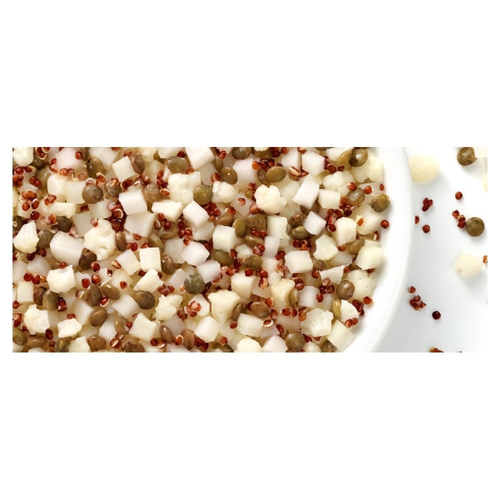 Mischung aus rotem Quinoa, grünen Linsen und Blume